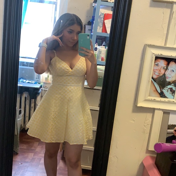 Yellow dress for summer - Picture 4 of 4